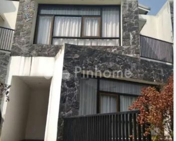 Dijual Rumah Mewah Sailendra Residence di Jl. Sholeh Iskandar, Cimanggu 1